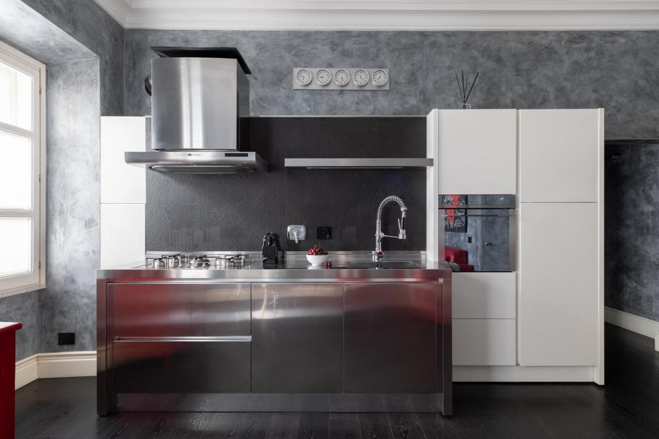 Iflat A Sparkle Of Red In Trastevere Rom